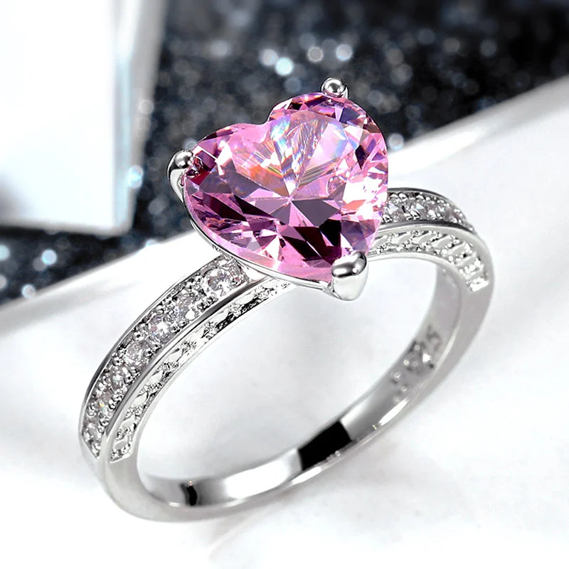 Huitan Luxuriöser Herzförmiger Verlobungsring 💍✨