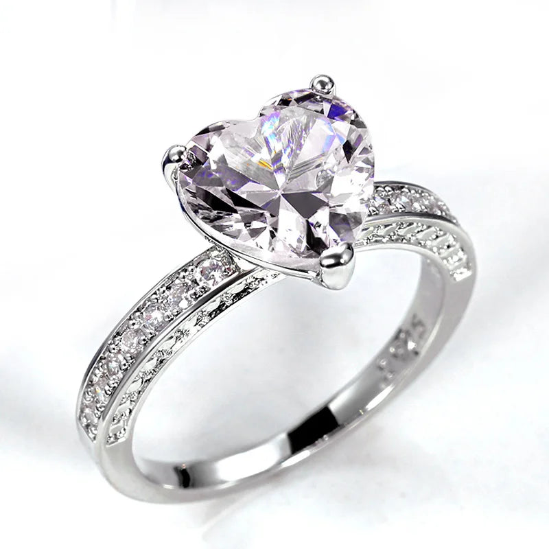 Huitan Luxuriöser Herzförmiger Verlobungsring 💍✨
